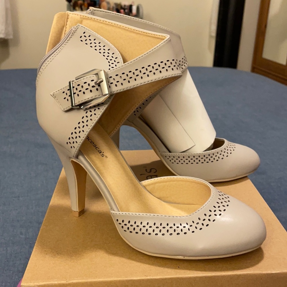 Woman’s gray brand new heels size &